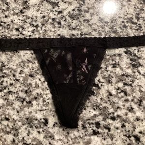 New Victoria’s Secret lace v string thong xs